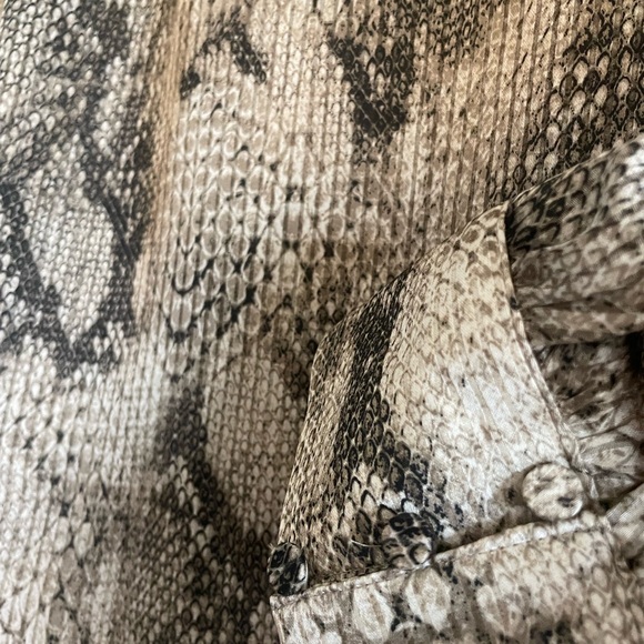 Satin Snakeskin V-Neck Long Sleeve Gathered Front Top - Picture 4 of 4